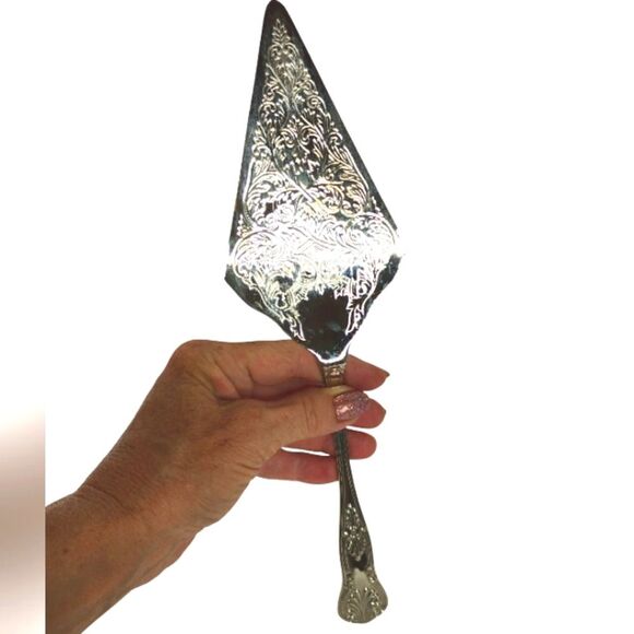 Vintage Silver Pie Server Cake Server with Engraved Design and Gold Design - Picture 12 of 12